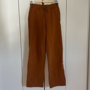 Lululemon loungeful straight leg sweatpants in butternut squash